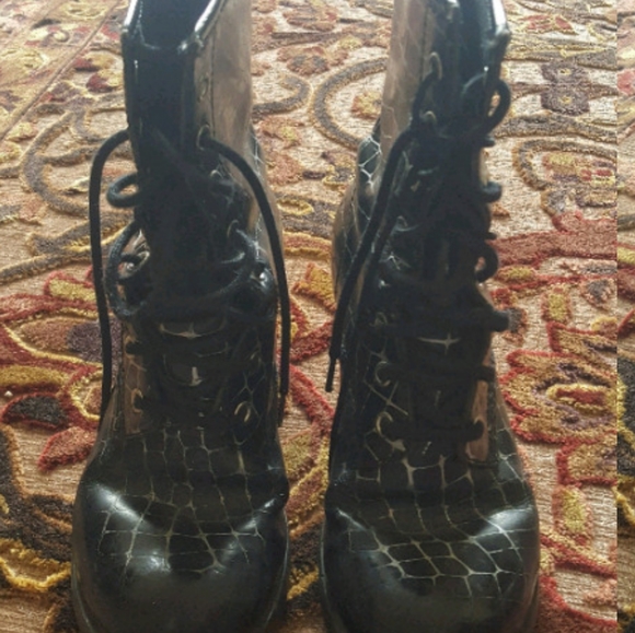 Doc Martens Black Silver 7 eye Heeled Boots - Picture 10 of 10
